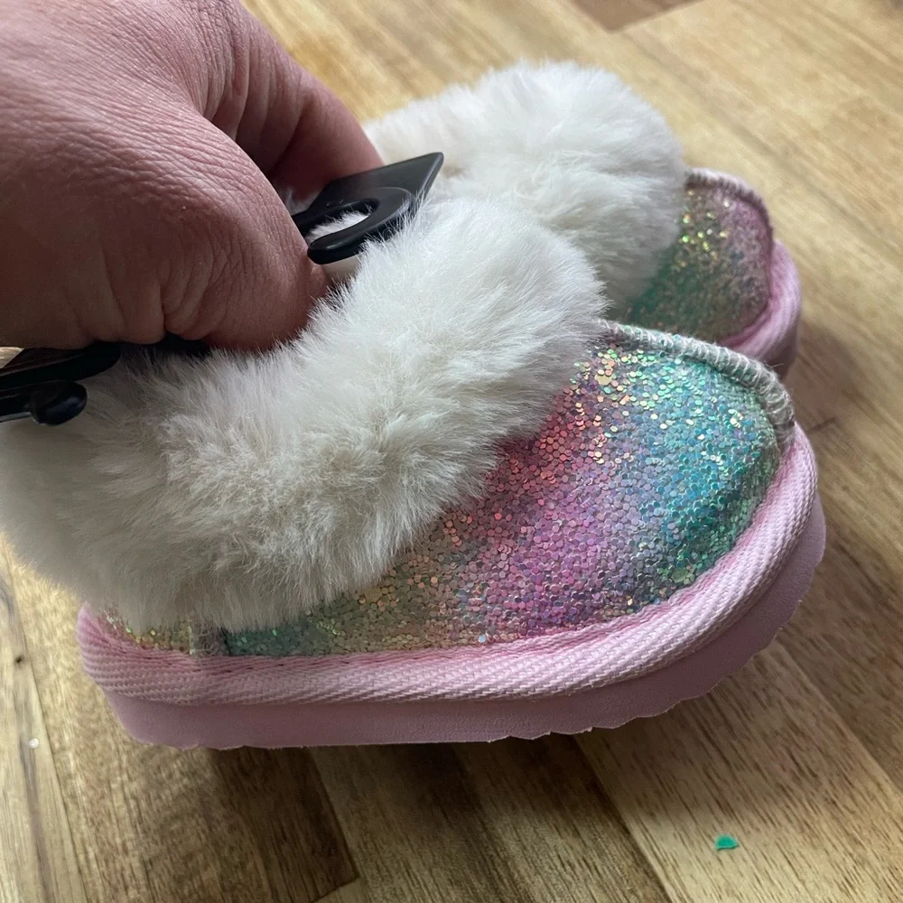 Sparkly Multicolor Baby Booties with Faux‎ Fur size 2 NWT - Picture 2 of 9